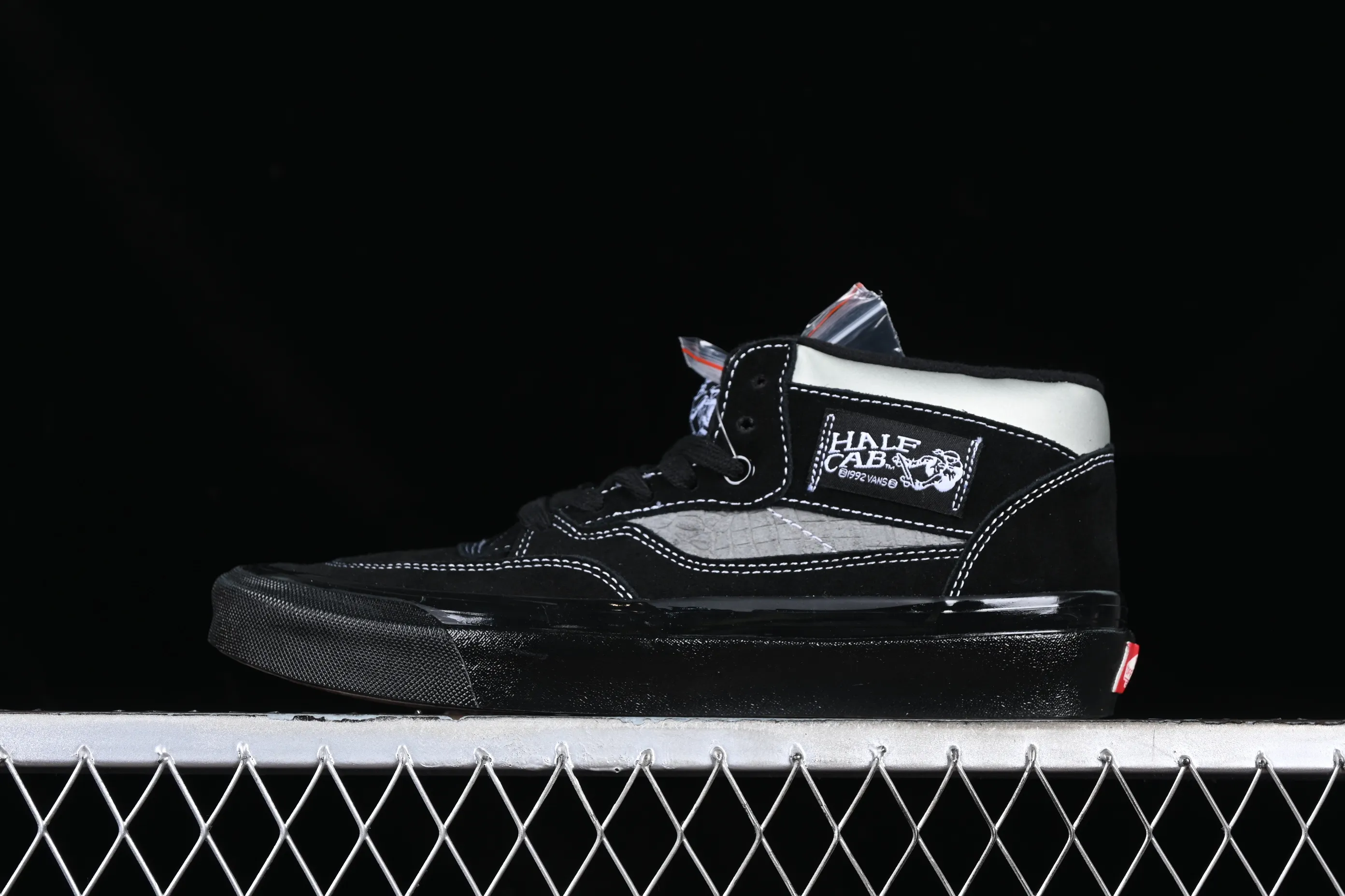 All categories Vans Vans series Vans Mid Vans China Vans Half Cab 33 Dx legendary skater signature China skateboard shoes VN0A5KX6B3C